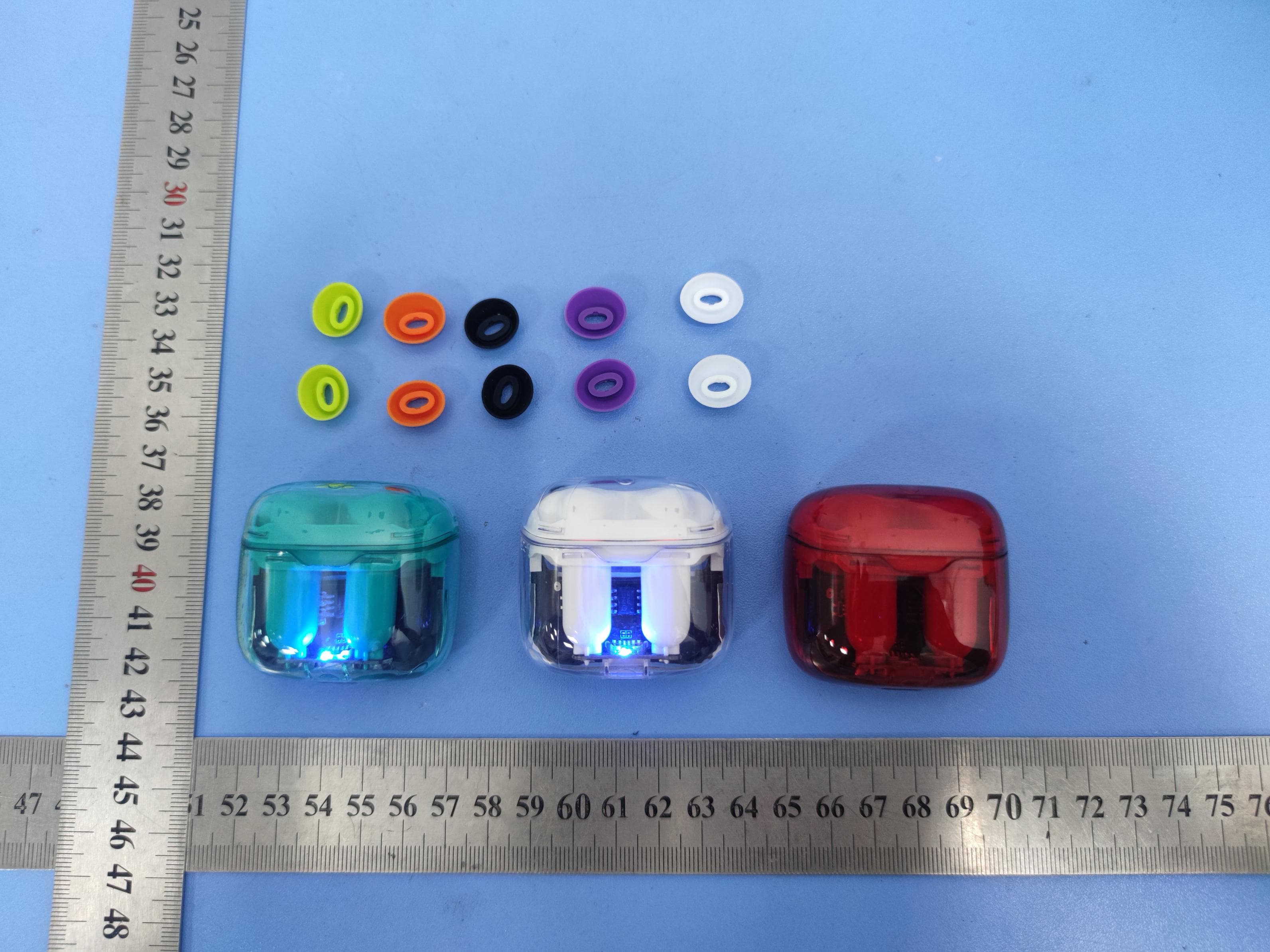 TWS earbuds - FCC ID 2A8DO-S200 - Guangzhou Wesdar Electronic Technology Co.,Ltd (4)