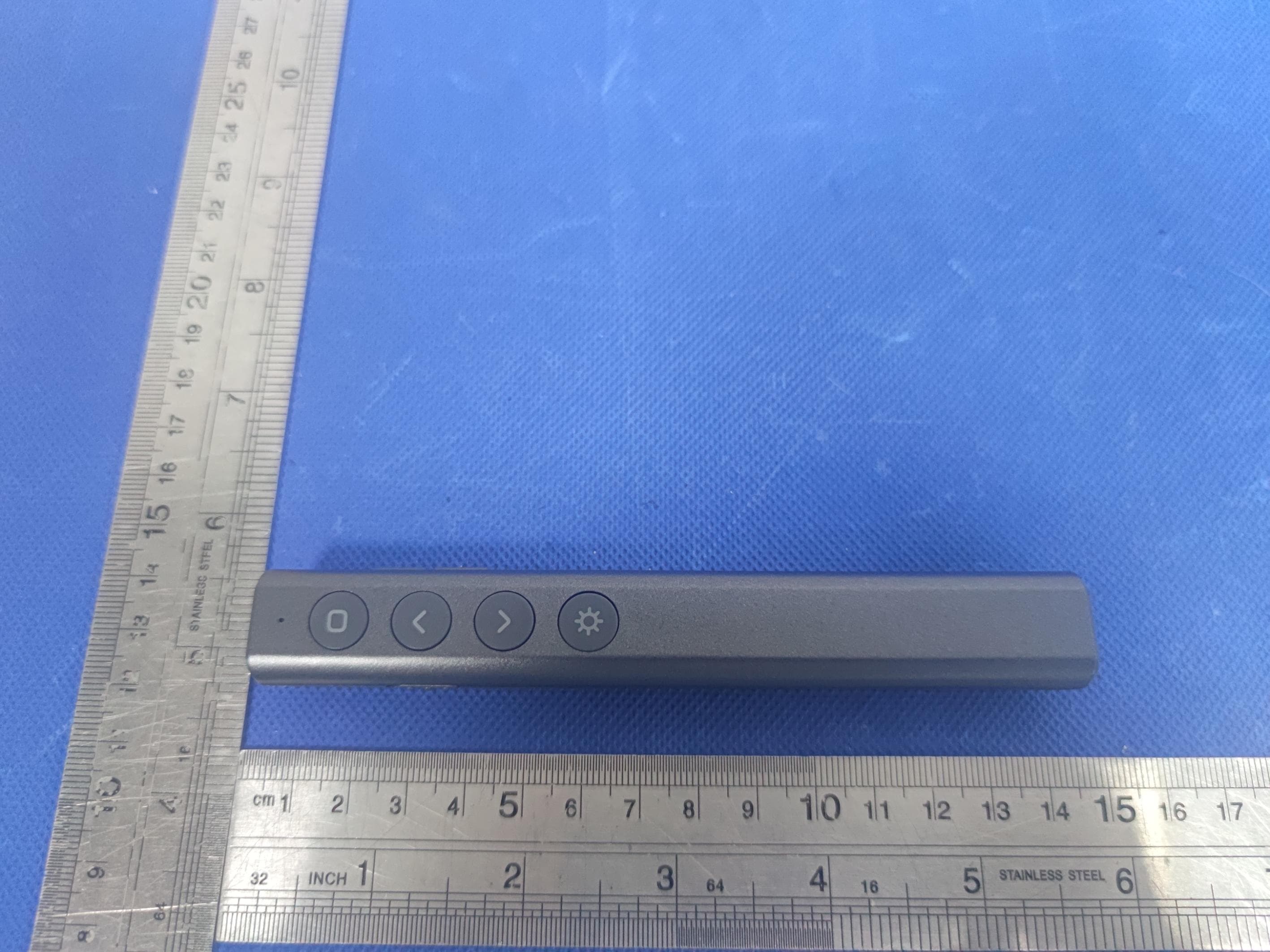 Laser page turning pen - FCC ID 2A8NZ-Q88 - SHENZHEN QURO ELECTRONIC TECHNOLOGY CO.,LTD (4)