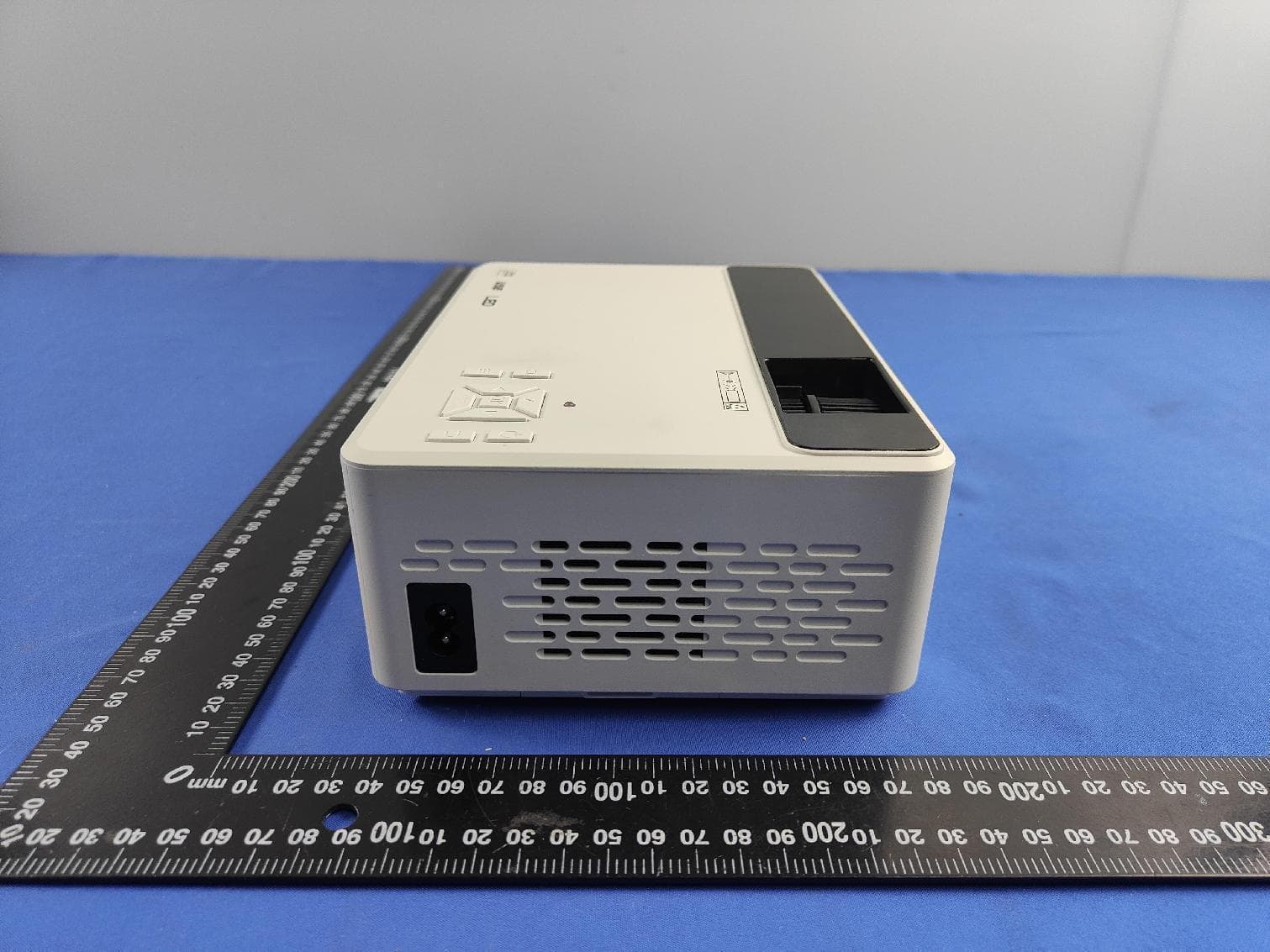 Projector - FCC ID 2A8QK-P08 - Dongguan kuayue Intelligent Technology Co., LTD. (4)