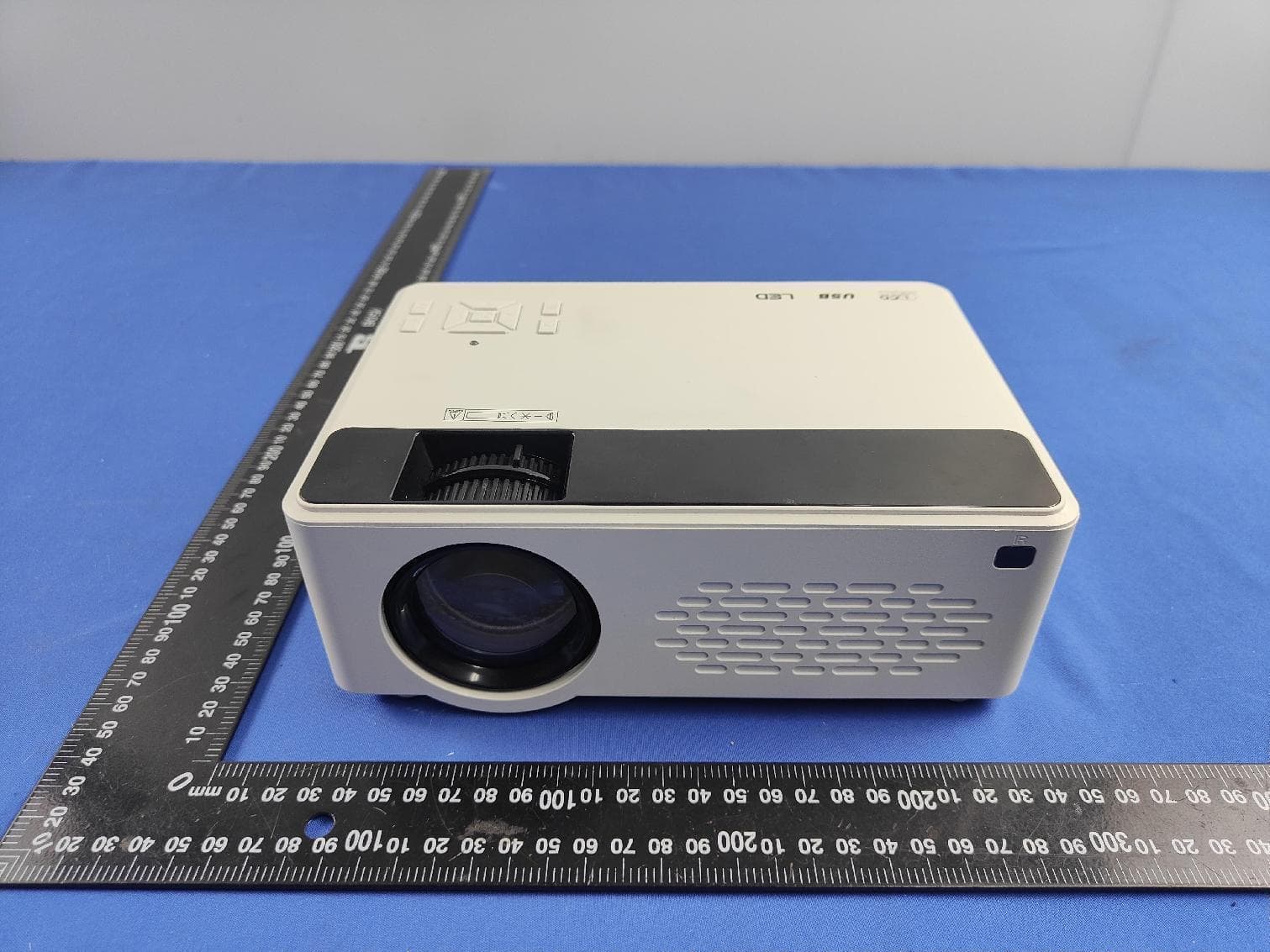 Projector - FCC ID 2A8QK-P08 - Dongguan kuayue Intelligent Technology Co., LTD. (2)