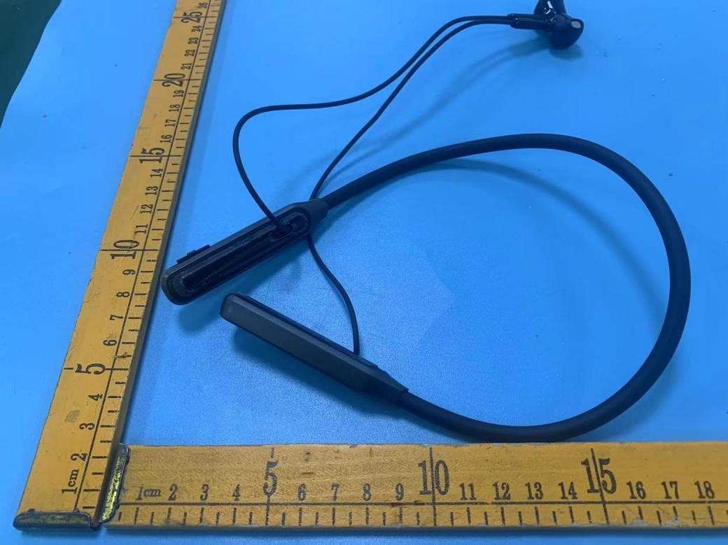 Wireless Earphone - FCC ID 2A8UE-H06 - Shenzhen Kunkun Technology Co. Ltd.