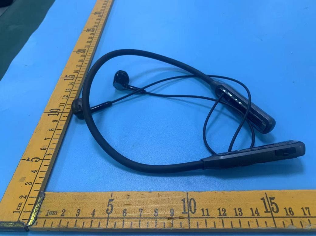 Wireless Earphone - FCC ID 2A8UE-H06 - Shenzhen Kunkun Technology Co. Ltd. (3)