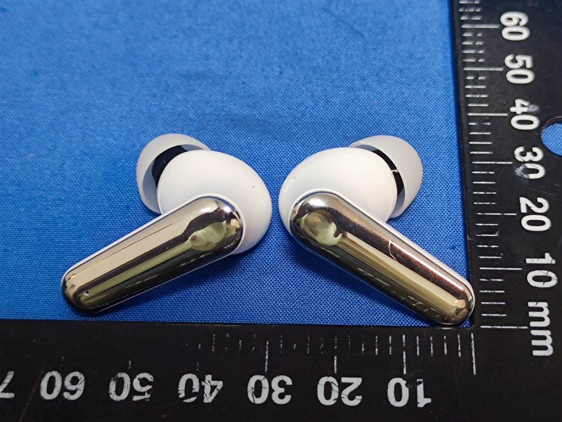 Bluetooth earphone - FCC ID 2A988-005A0AIVOXR7 - Shen Zhen Lighkeep Co., Limited (3)