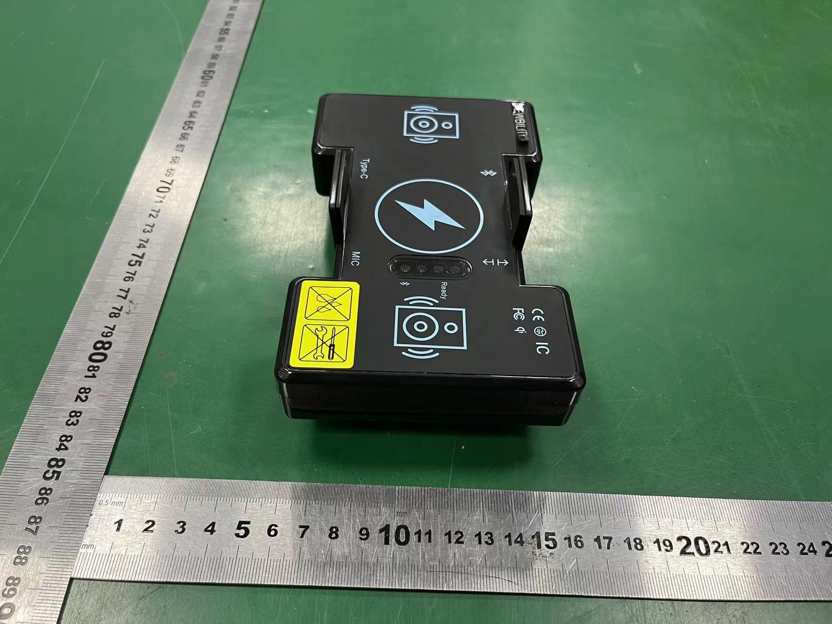 Cell Phone Stand with Bluetooth speaker and wireless charger - FCC ID 2A9CC-COMSLAND - Shenlanzhihui Technology Co.,Ltd (3)