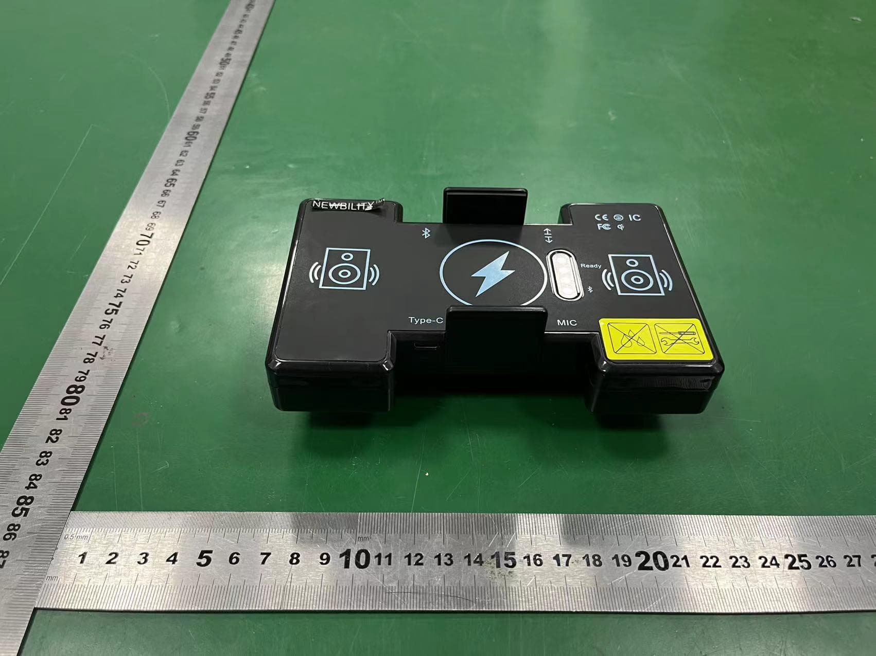 Cell Phone Stand with Bluetooth speaker and wireless charger - FCC ID 2A9CC-COMSLAND - Shenlanzhihui Technology Co.,Ltd (5)