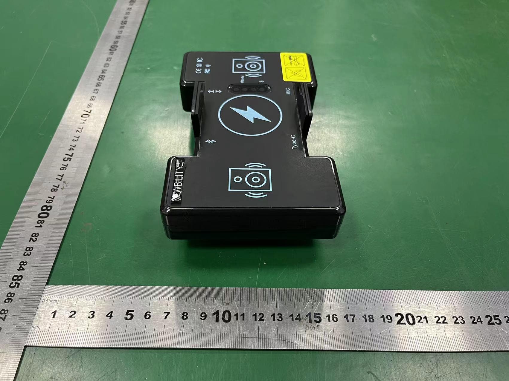 Cell Phone Stand with Bluetooth speaker and wireless charger - FCC ID 2A9CC-COMSLAND - Shenlanzhihui Technology Co.,Ltd (4)