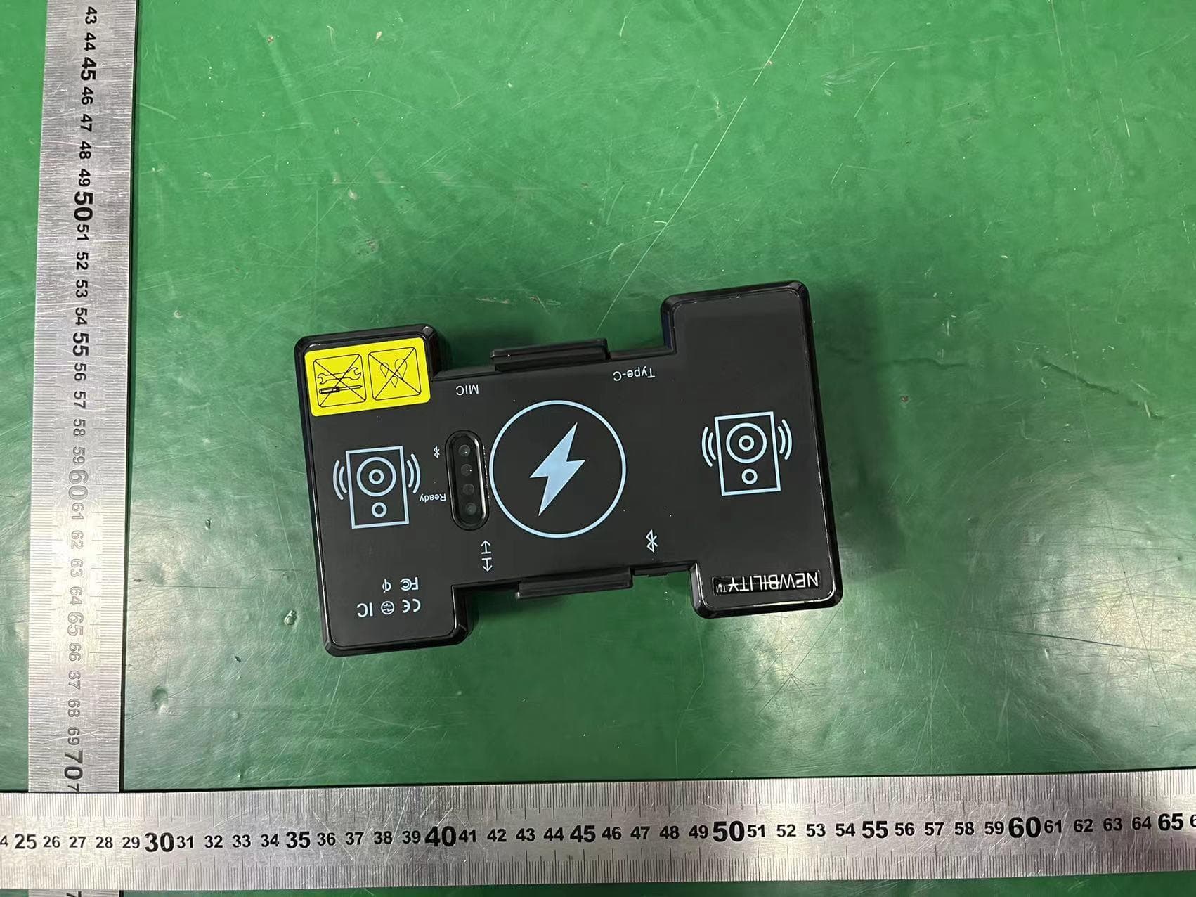 Cell Phone Stand with Bluetooth speaker and wireless charger - FCC ID 2A9CC-COMSLAND - Shenlanzhihui Technology Co.,Ltd