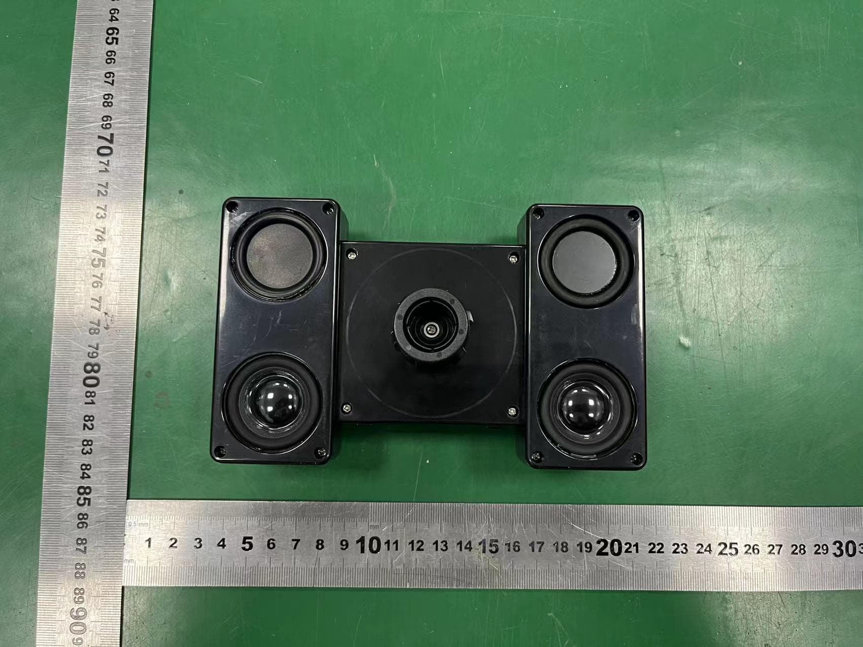 Cell Phone Stand with Bluetooth speaker and wireless charger - FCC ID 2A9CC-COMSLAND - Shenlanzhihui Technology Co.,Ltd (2)