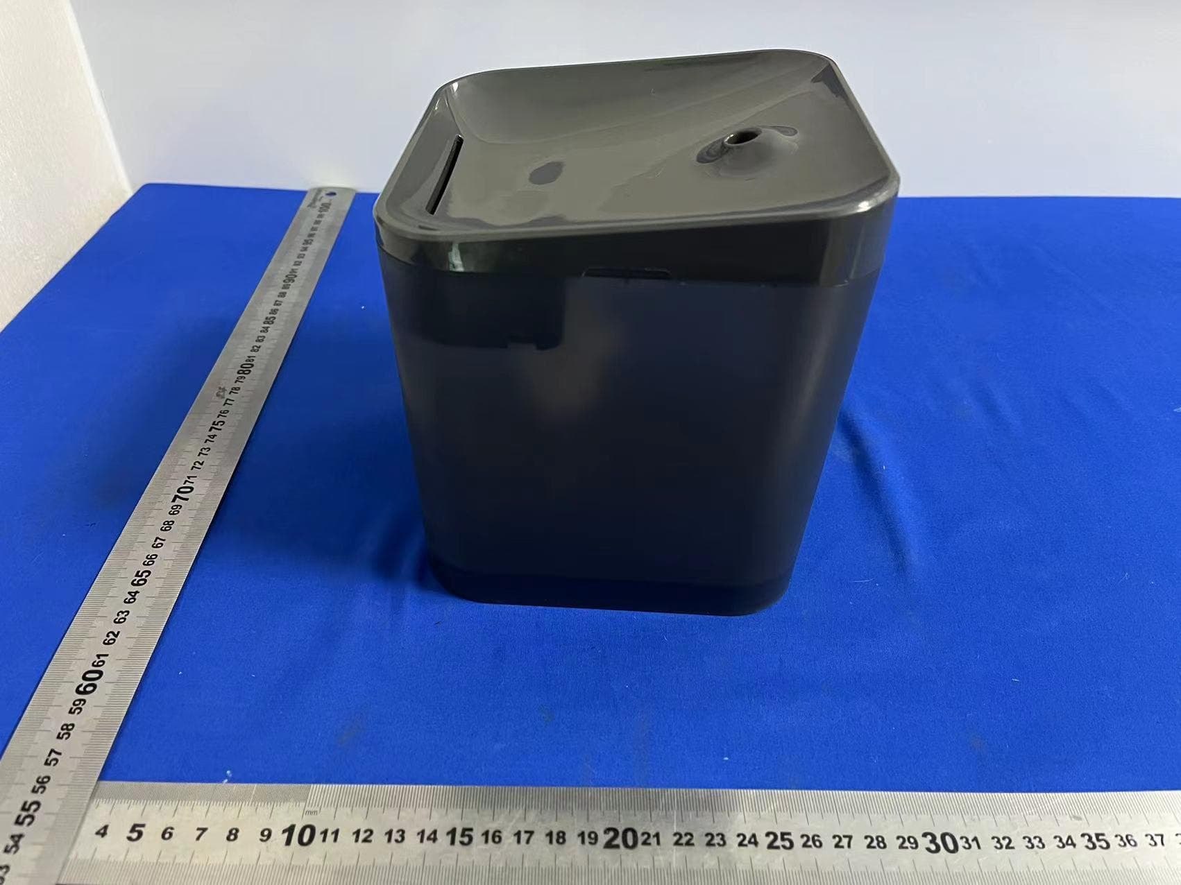 Smart Pet Water Fountain - FCC ID 2A9GF-TK-WF004 - Shenzhen Chongxin Technology Co.,Ltd (2)