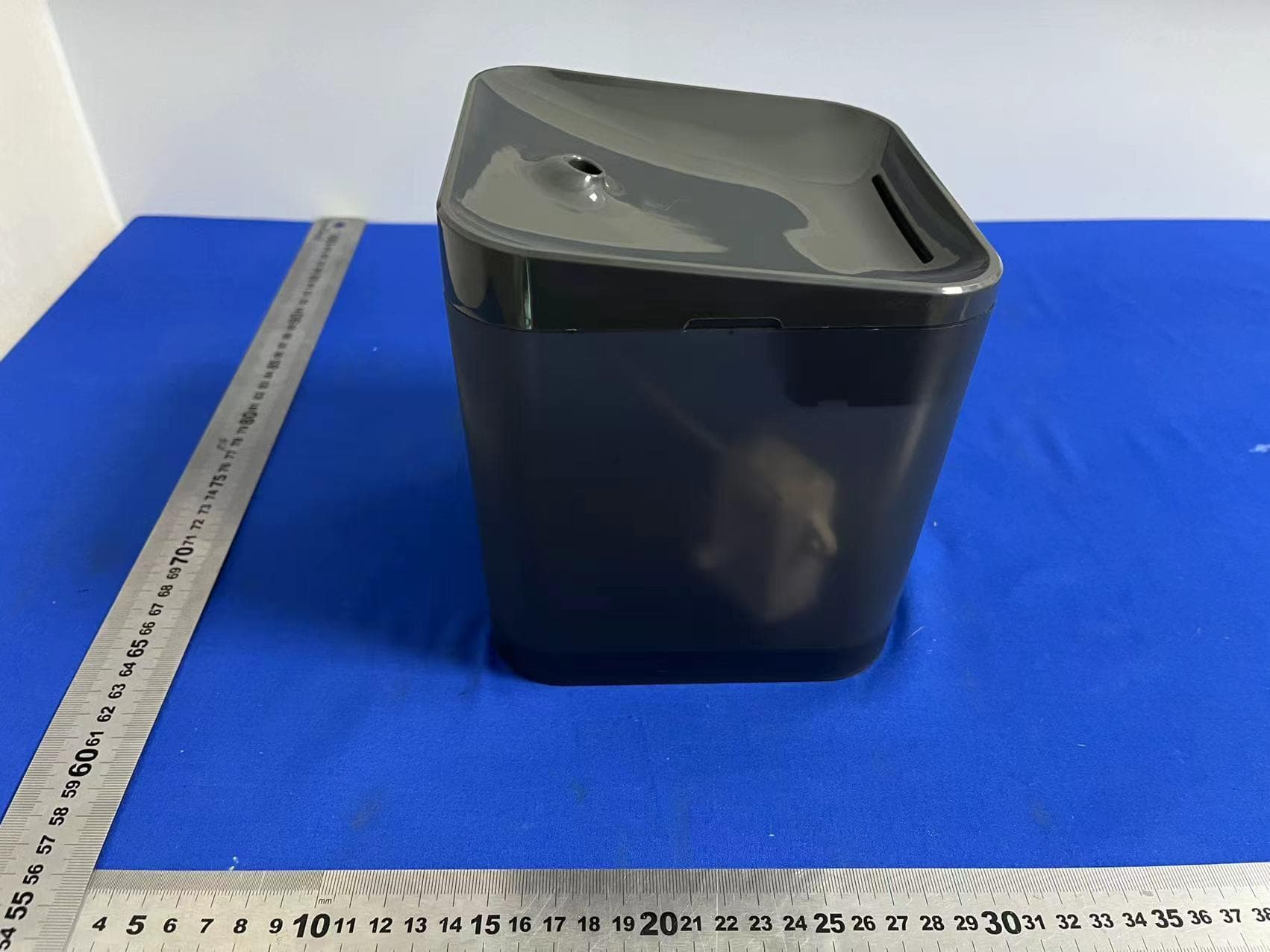 Smart Pet Water Fountain - FCC ID 2A9GF-TK-WF004 - Shenzhen Chongxin Technology Co.,Ltd (3)