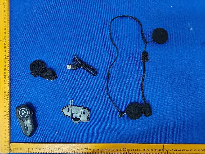 HELMET WIRELESS EARPHONE - FCC ID 2A9MI-P30 - Shenzhen Yixi Technology Co., LTD