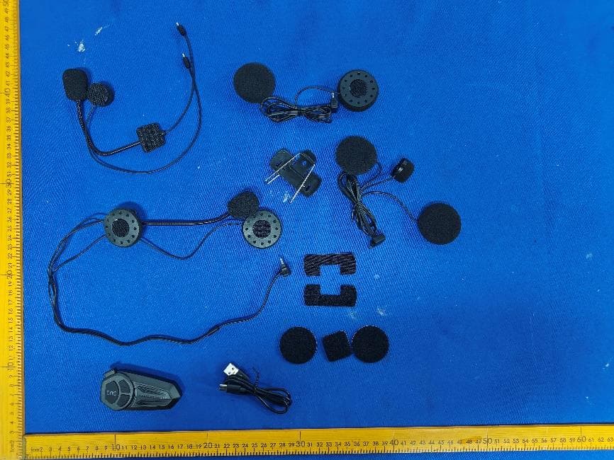 HELMET WIRELESS EARPHONE - FCC ID 2A9MI-SU8 - Shenzhen Yixi Technology Co., LTD (2)