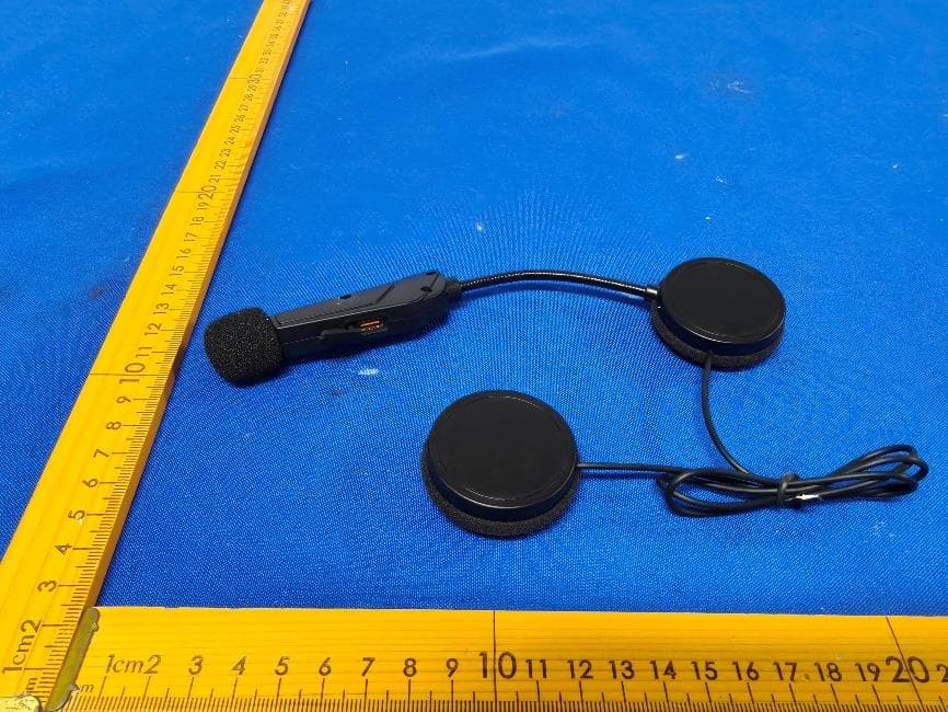 HELMET WIRELESS EARPHONE - FCC ID 2A9MI-Y2 - Shenzhen Yixi Technology Co., LTD (4)
