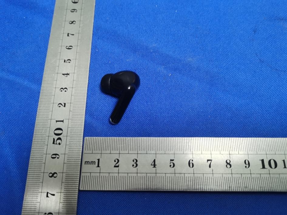 TWS Bluetooth headset - FCC ID 2A9NQ-Y913 - Shenzhen Lanxingxin Technology Co., Ltd. (2)