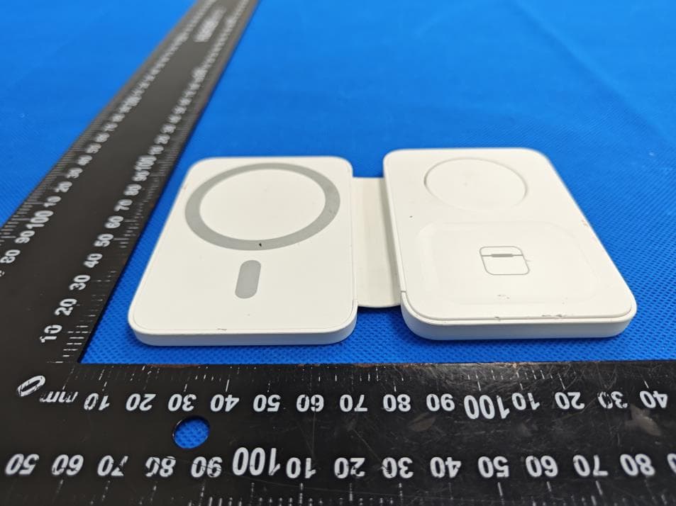 3in1 Foldable magnetic wireless charger - FCC ID 2A9Q9-M1088Q - ShenZhen Zhongyi Technology CO., Ltd. (3)