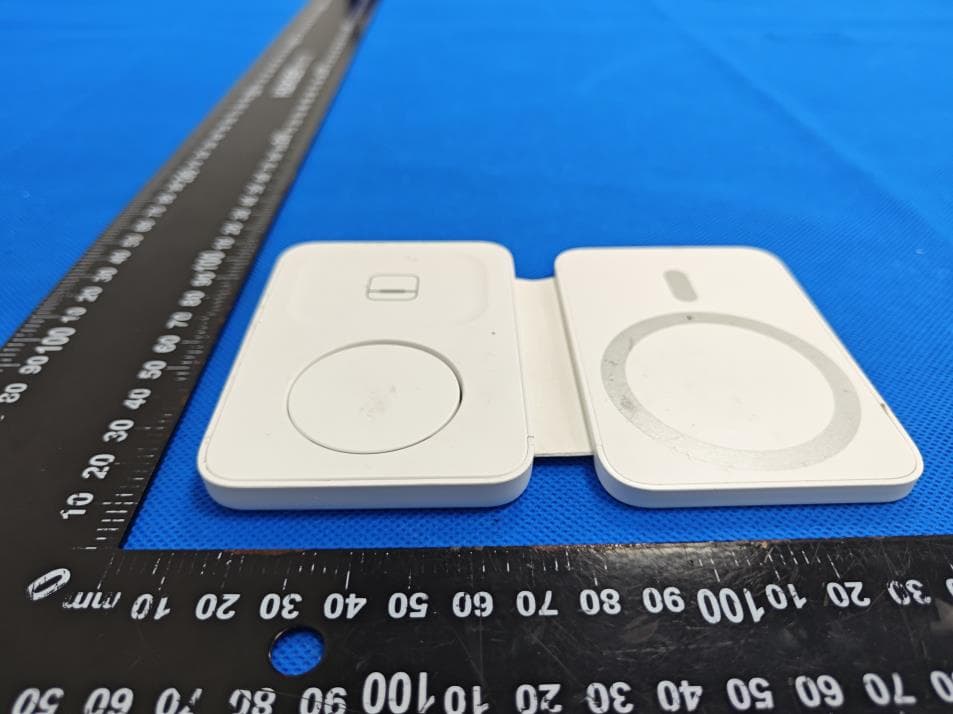 3in1 Foldable magnetic wireless charger - FCC ID 2A9Q9-M1088Q - ShenZhen Zhongyi Technology CO., Ltd. (5)