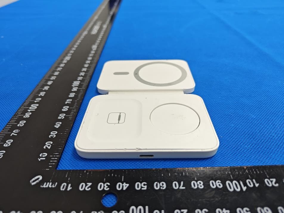3in1 Foldable magnetic wireless charger - FCC ID 2A9Q9-M1088Q - ShenZhen Zhongyi Technology CO., Ltd. (4)