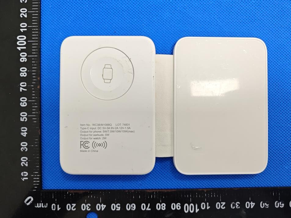 3in1 Foldable magnetic wireless charger - FCC ID 2A9Q9-M1088Q - ShenZhen Zhongyi Technology CO., Ltd. (2)