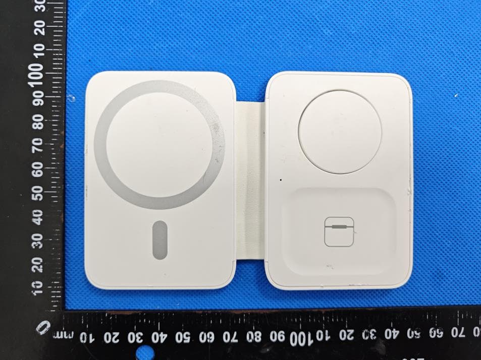 3in1 Foldable magnetic wireless charger - FCC ID 2A9Q9-M1088Q - ShenZhen Zhongyi Technology CO., Ltd.