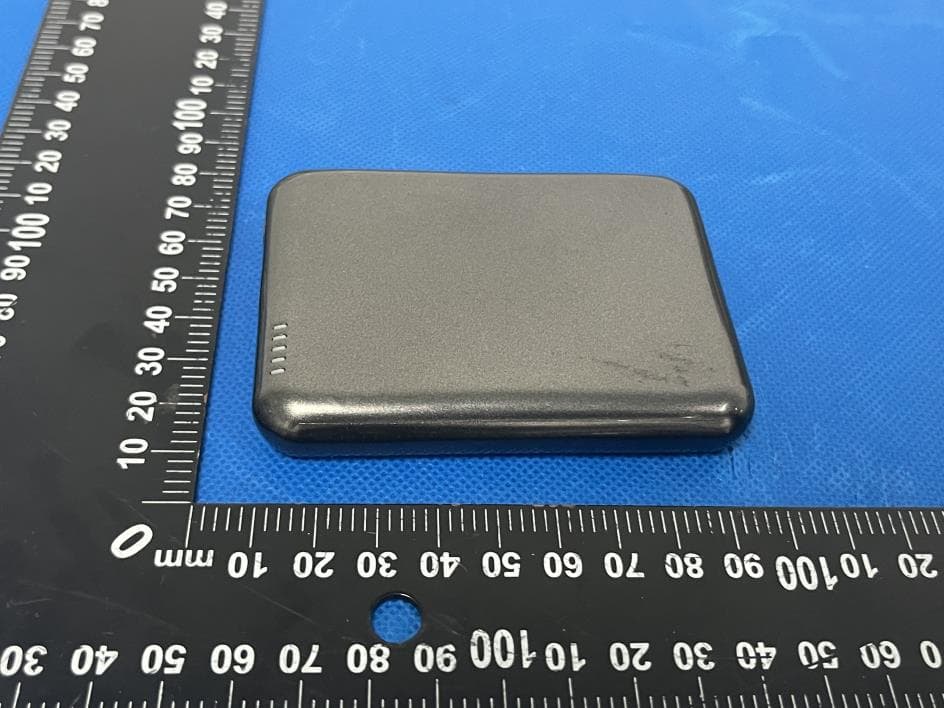 Wireless Power Bank - FCC ID 2A9Q9-M2033Q - ShenZhen Zhongyi Technology CO., Ltd. (4)