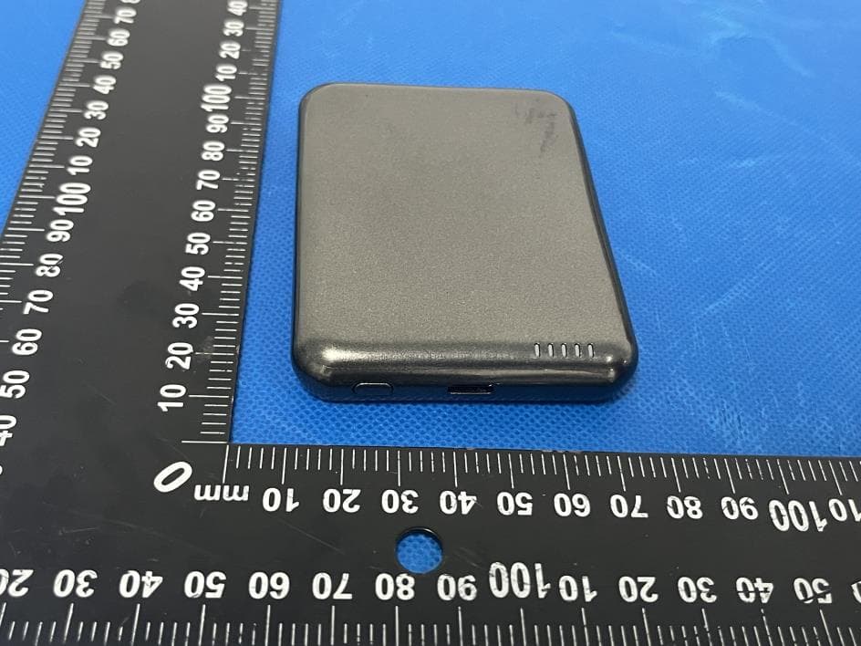 Wireless Power Bank - FCC ID 2A9Q9-M2033Q - ShenZhen Zhongyi Technology CO., Ltd. (3)