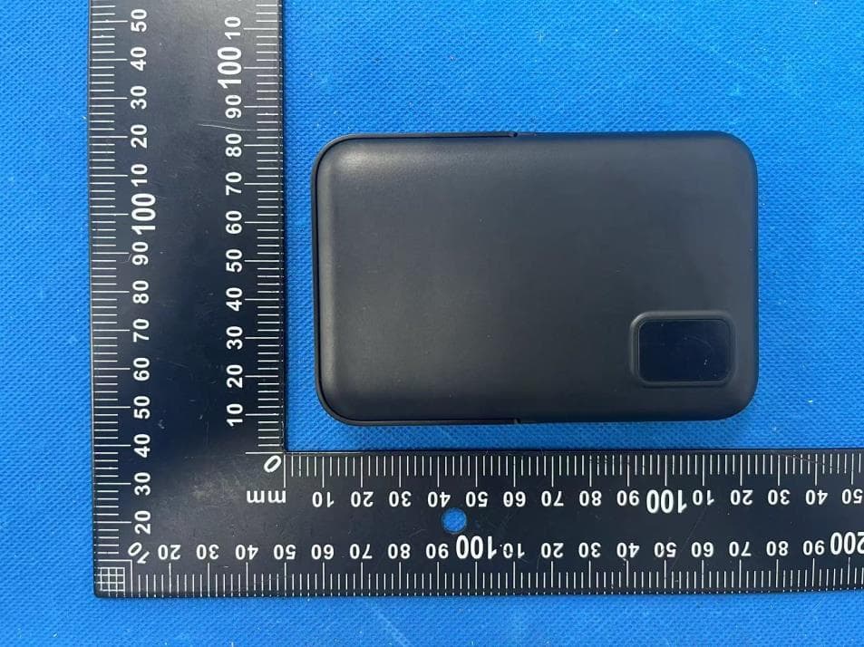10,000mAh Magnetic wireless powerbank - FCC ID 2A9Q9-M2116Q - ShenZhen Zhongyi Technology CO., Ltd. (2)
