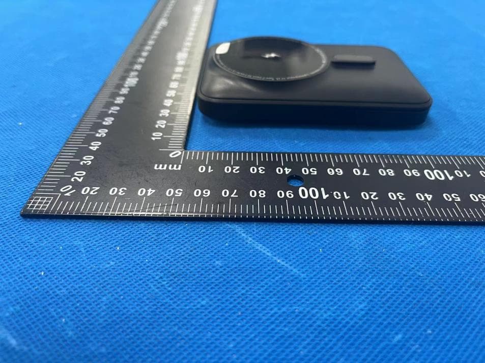 10,000mAh Magnetic wireless powerbank - FCC ID 2A9Q9-M2116Q - ShenZhen Zhongyi Technology CO., Ltd. (4)