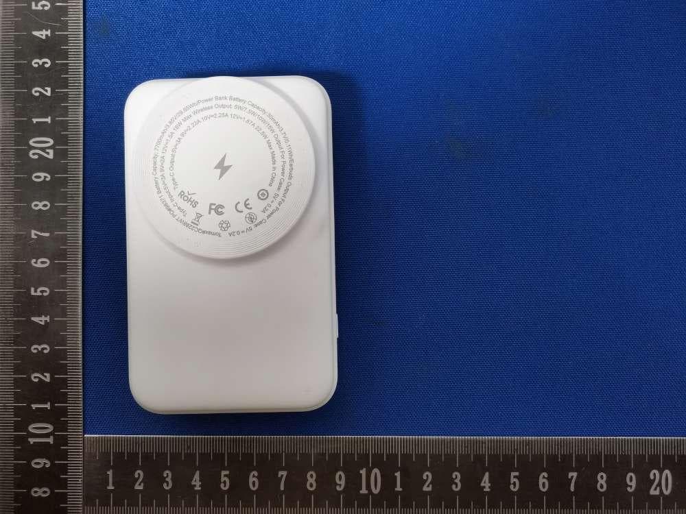 7700mAh Wireless Power Bank with TWS earphone - FCC ID 2A9Q9-M2288Q - ShenZhen Zhongyi Technology CO., Ltd.