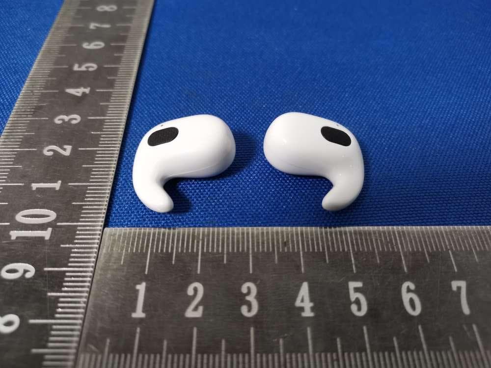 7700mAh Wireless Power Bank with TWs earphone - FCC ID 2A9Q9-M2288Q-1 - ShenZhen Zhongyi Technology CO., Ltd. (3)