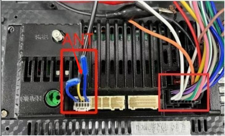 Car Multimedia Navigator - FCC ID 2A9YJ-Y1 - Shenzhen Youxiong Industry Co., Ltd (3)
