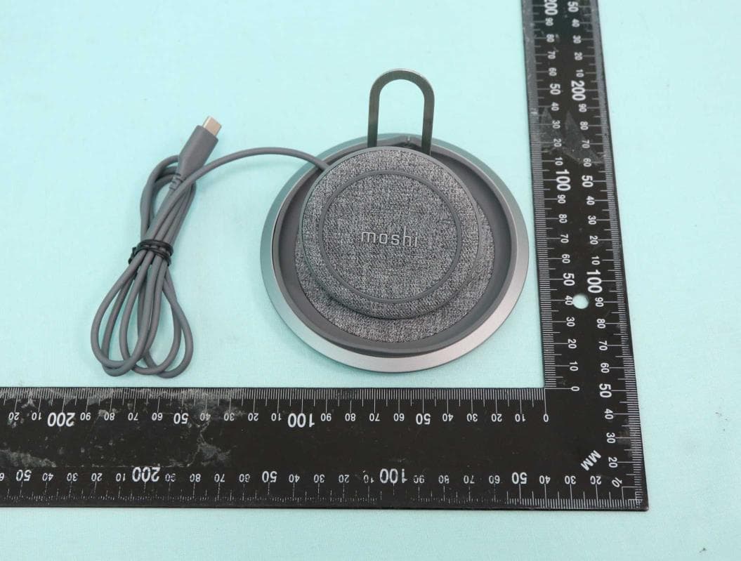 Lounge Q Wireless Charging Stand - FCC ID 2AA7Y-MOSHIQI006 - Aevoe Inc.