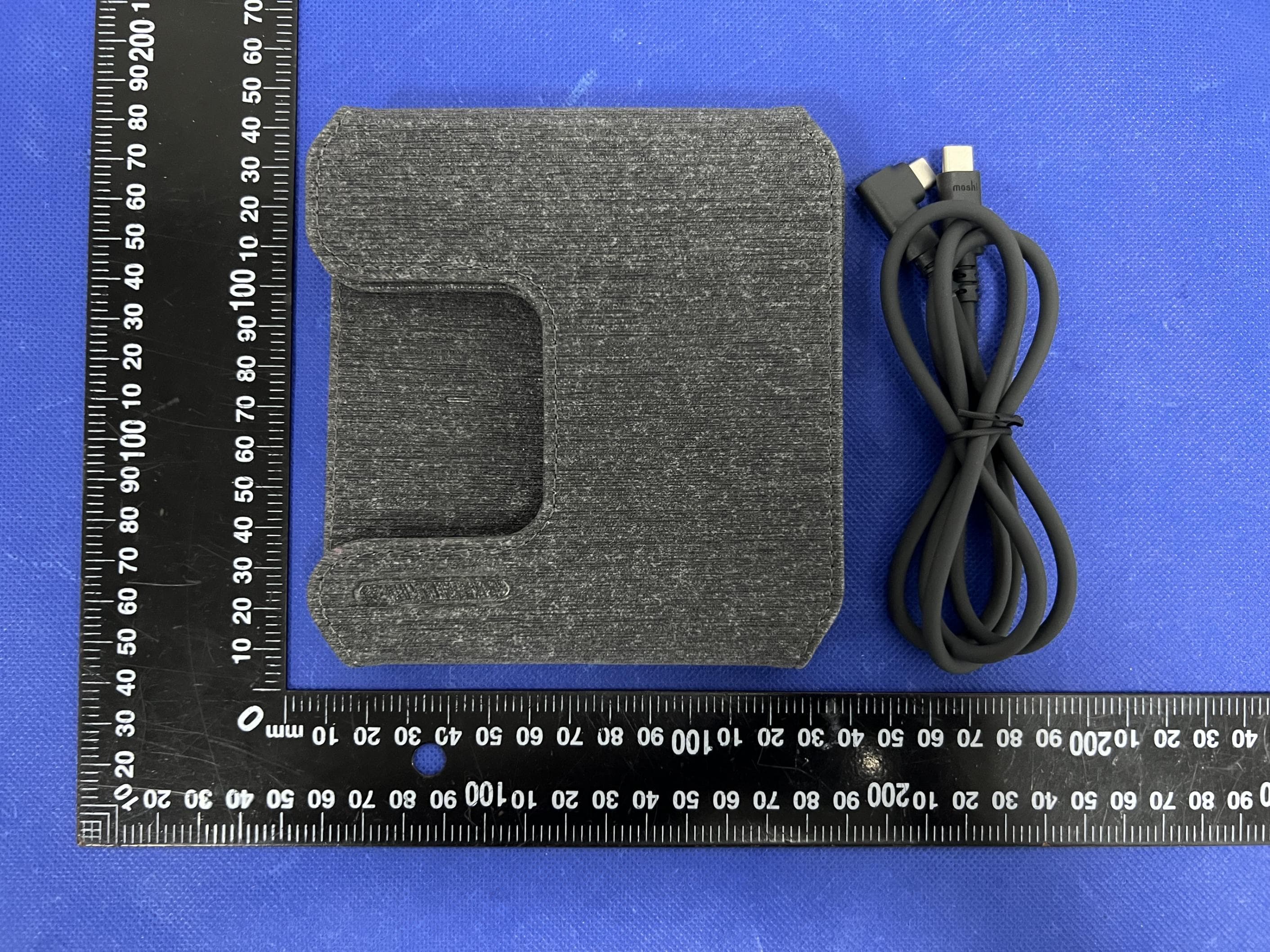 Taita M 3-in-1 Foldable Wireless Charging Station - FCC ID 2AA7Y-MOSHIQI012 - Aevoe Inc.