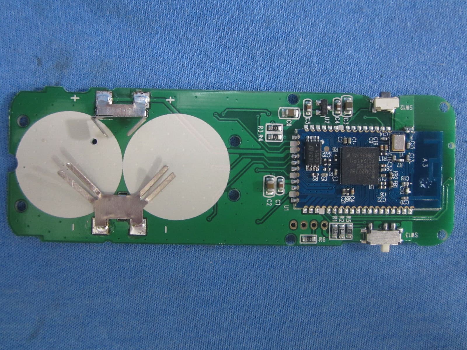 Bluetooth Remote for iOS - FCC ID 2AAAVSRIOS-01 - Zhongshan Nikow Precision Industrial CO.,LTD.