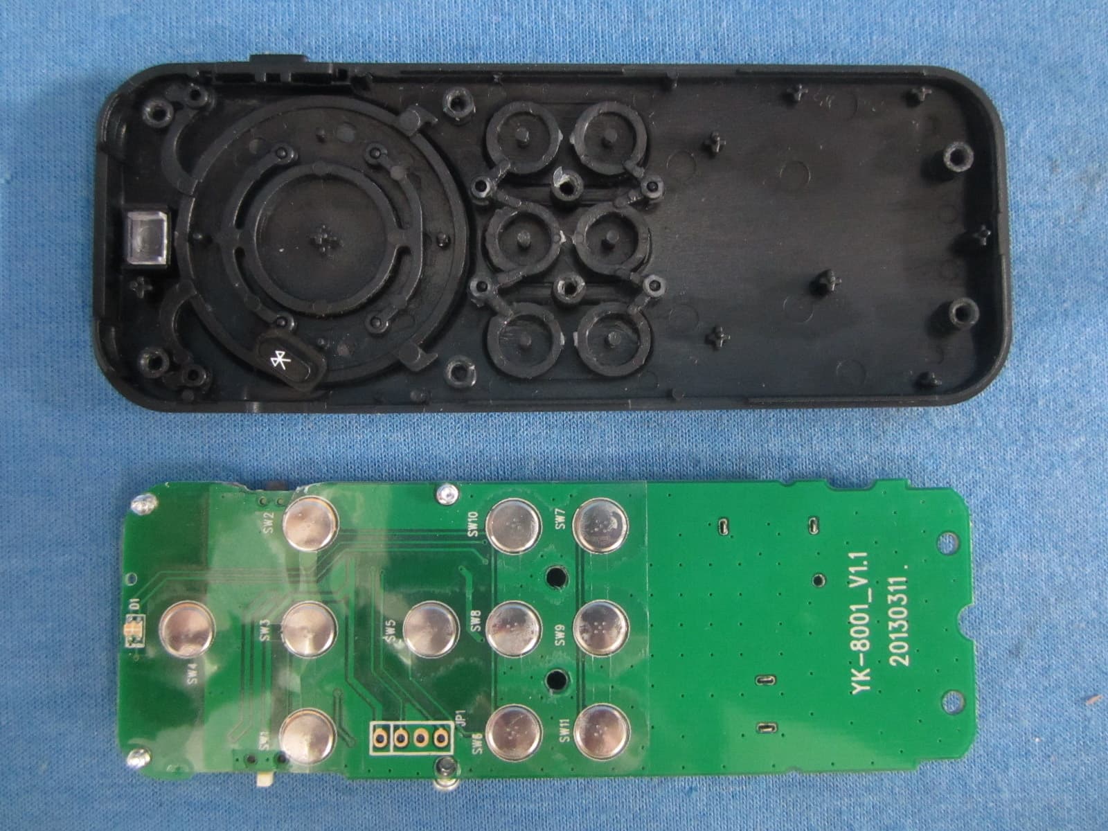 Bluetooth Remote for iOS - FCC ID 2AAAVSRIOS-01 - Zhongshan Nikow Precision Industrial CO.,LTD. (3)