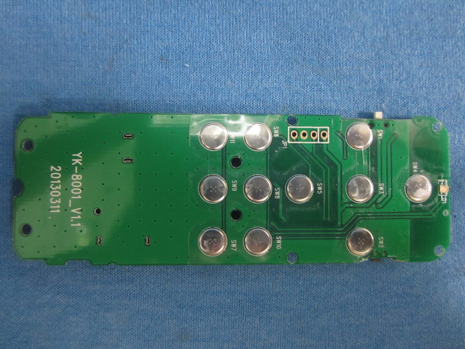 Bluetooth Remote for iOS - FCC ID 2AAAVSRIOS-01 - Zhongshan Nikow Precision Industrial CO.,LTD. (2)