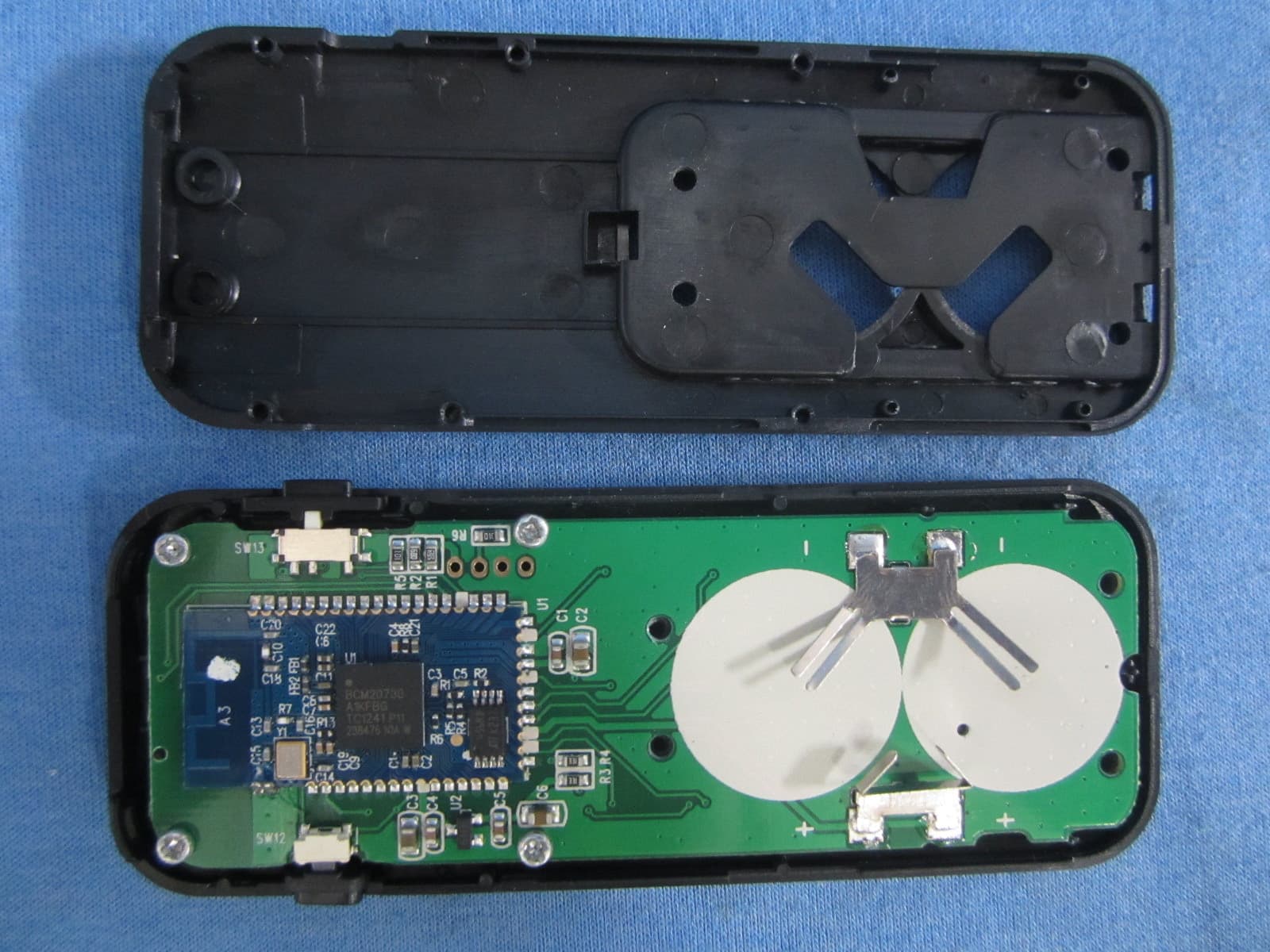 Bluetooth Remote for iOS - FCC ID 2AAAVSRIOS-01 - Zhongshan Nikow Precision Industrial CO.,LTD. (4)