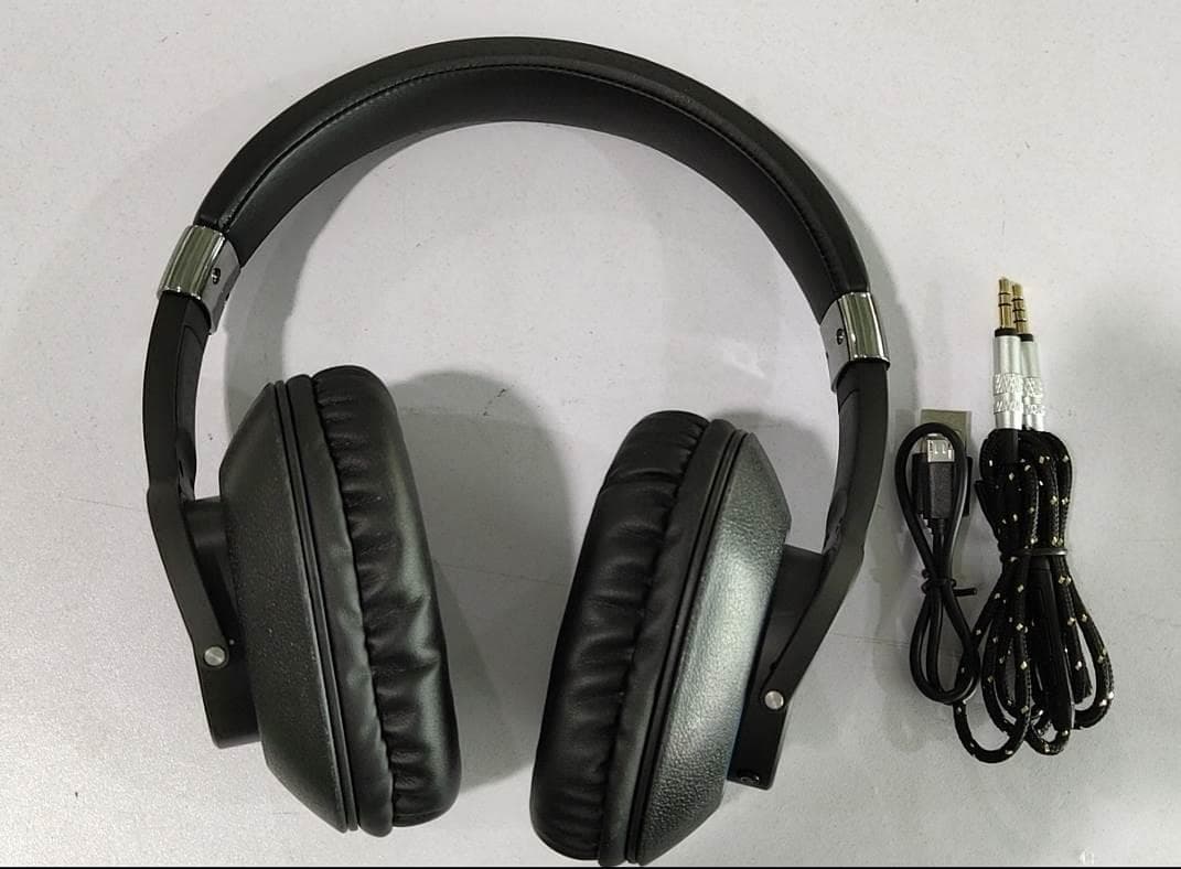 Wireless Stereo Bluetooth headphones - FCC ID 2AABM-FSBT210A - TECH-AUDIO CO., LTD