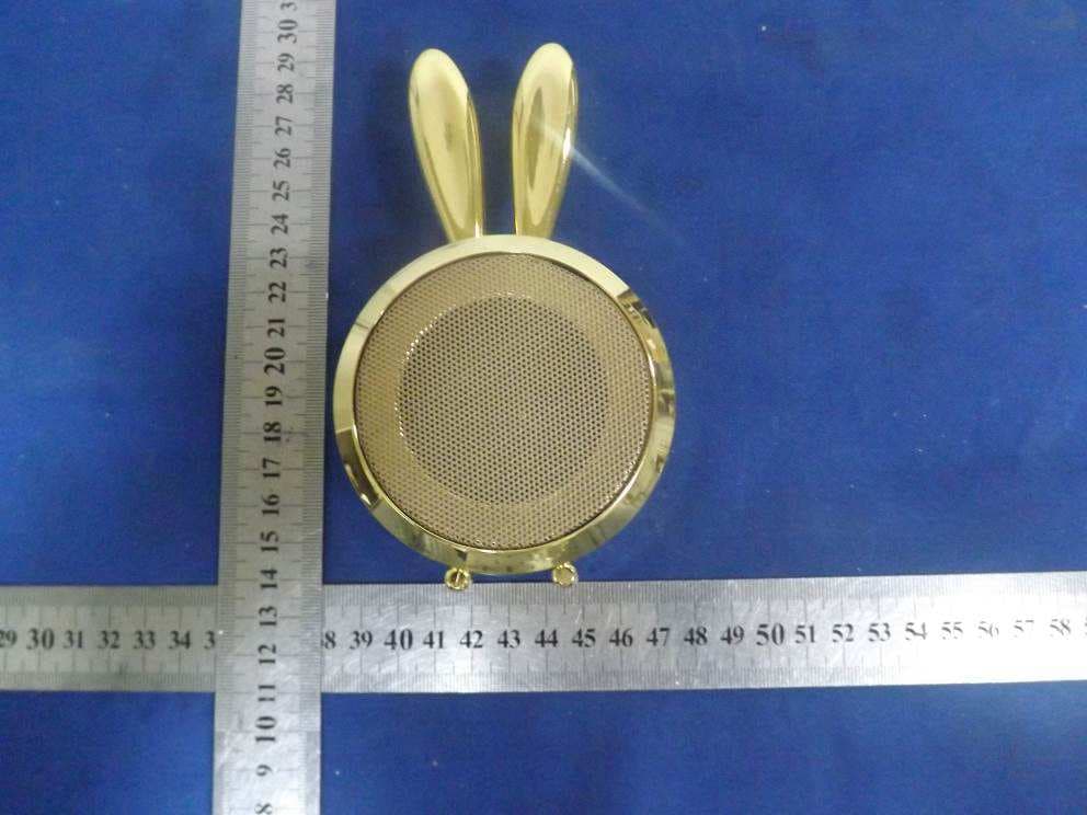 Retro gold bunny Bluetooth Speaker - FCC ID 2AABW-PBBTSPBNY - SMS Audio, LLC (4)