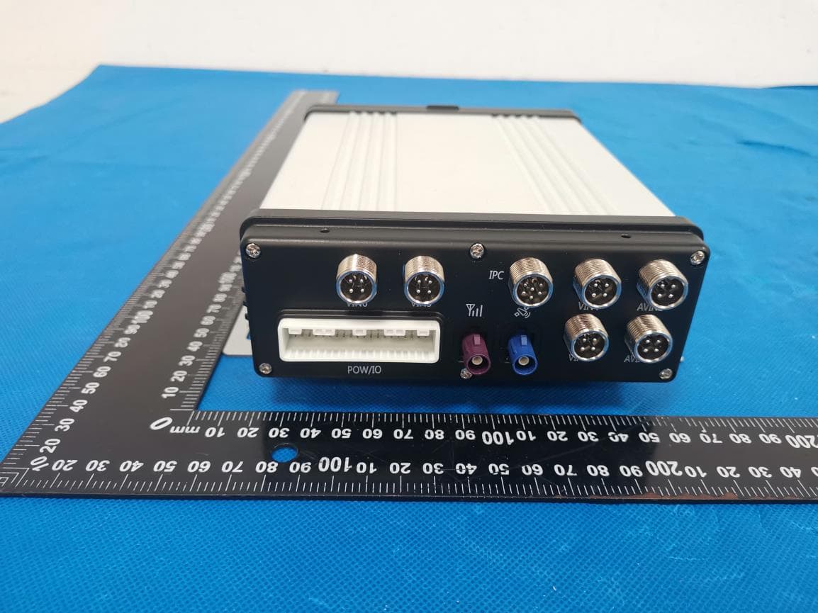 Intelligent Video Terminal - FCC ID 2AADK-F4 - Shenzhen Yuwei Information And Technology Development Co., Ltd. (4)