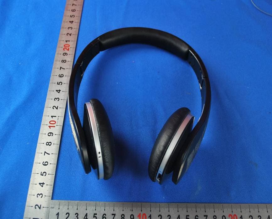 Bluetooth Headphone - FCC ID 2AAEM-HXBTH5000 - Cosonic Acoustic Technology Co., Ltd. (2)