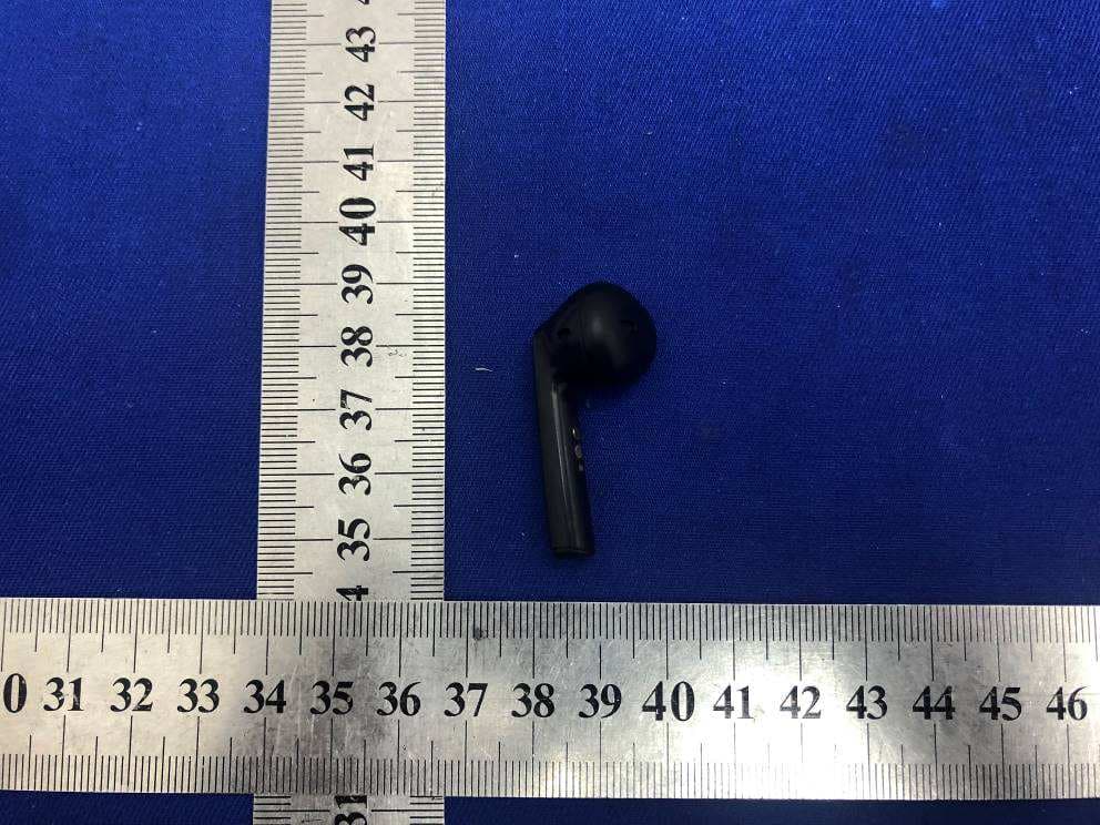 True wireless headphones - FCC ID 2AAGF-LUMA - Zound Industries International AB (3)