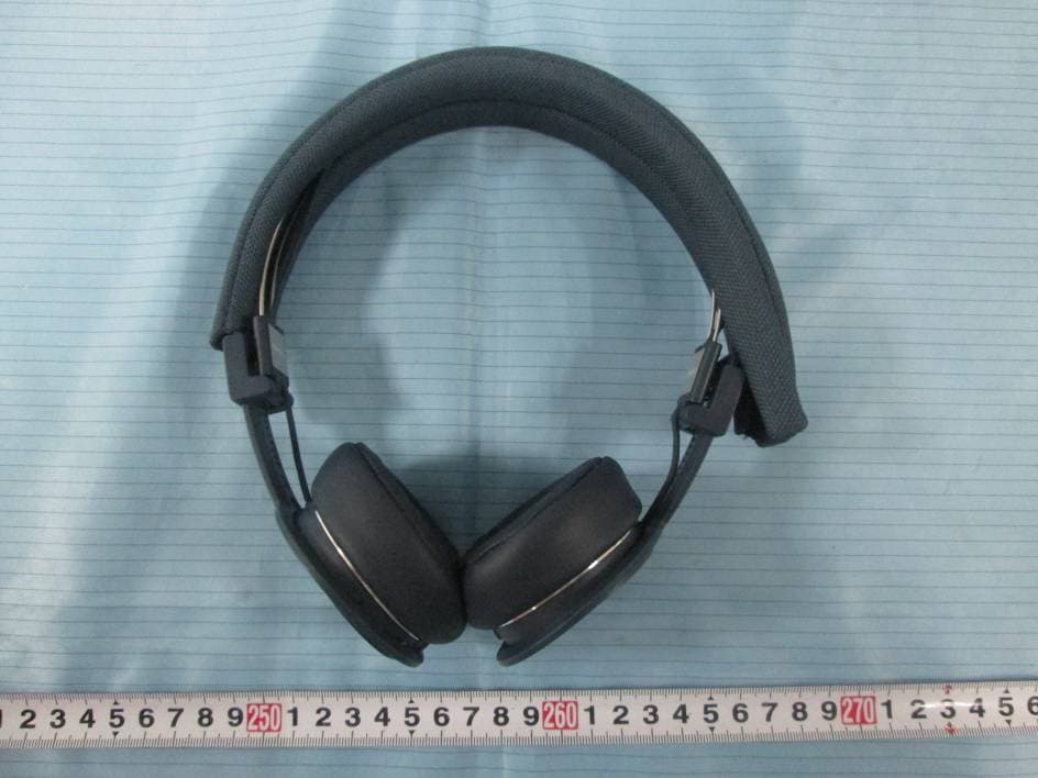 Plattan ADV Wireless - FCC ID 2AAGF-PLATTANBT - Zound Industries International AB (3)
