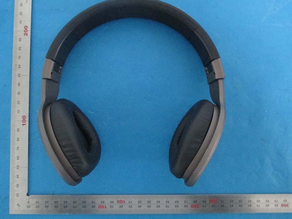 Bluetooth headset - FCC ID 2AAIH-HB03 - ZHICHENG LIMITED (3)