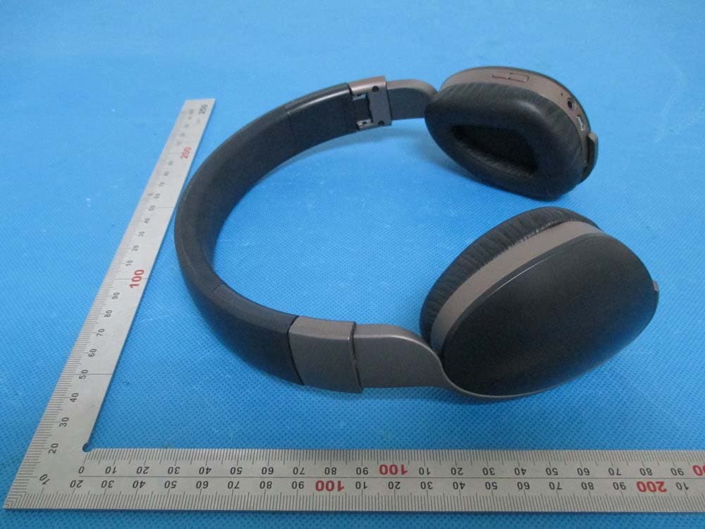 Bluetooth headset - FCC ID 2AAIH-HB03 - ZHICHENG LIMITED (4)