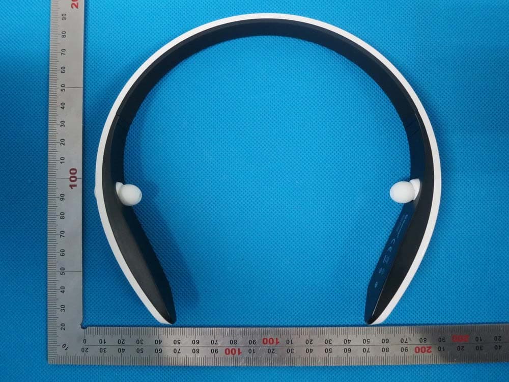 Bluetooth headset - FCC ID 2AAIH-M2C - ZHICHENG LIMITED (2)