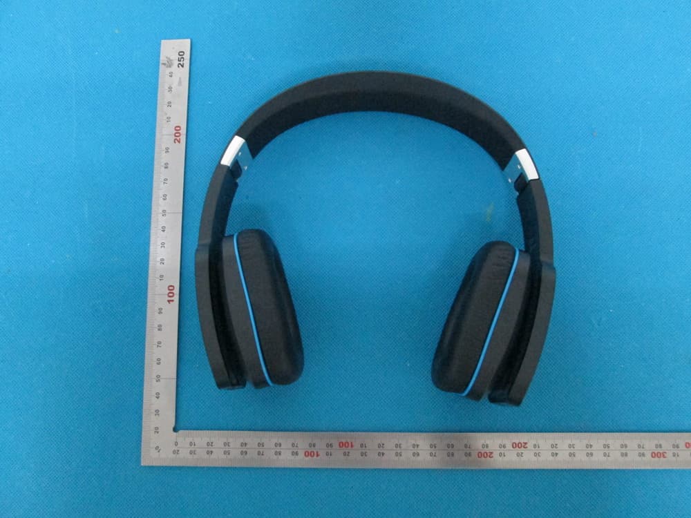 Bluetooth Headset - FCC ID 2AAIH02 - ZHICHENG LIMITED (2)