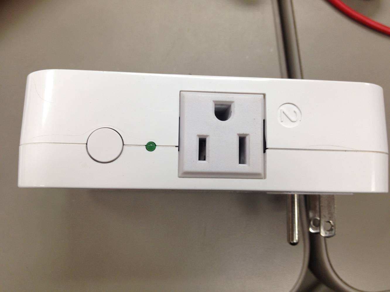 IQSmartSocket is a Dual Socket that is controlled remotely and measures electricity - FCC ID 2AAJXQS2100 - Qolsys, Inc. (3)