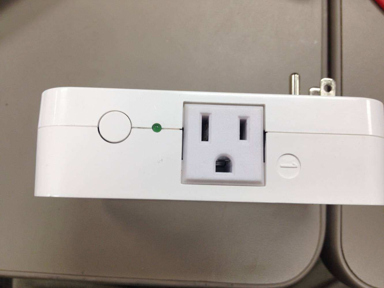 IQSmartSocket is a Dual Socket that is controlled remotely and measures electricity - FCC ID 2AAJXQS2100 - Qolsys, Inc. (4)