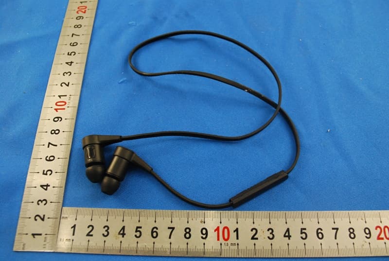 In-ear Bluetooth Headset - FCC ID 2AANU-SHB5800 - Gibson Innovations Limited