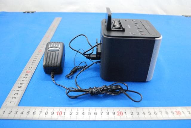 Clock Radio - FCC ID 2AANUAJT3300 - Gibson Innovations Limited (3)